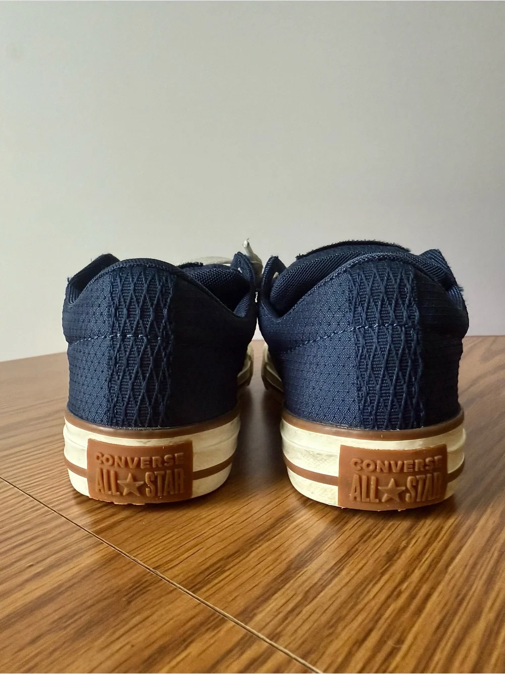 Kids Size 1 Converse Navy Blue & Brown/Gum Low Top Sneakers - 663593F